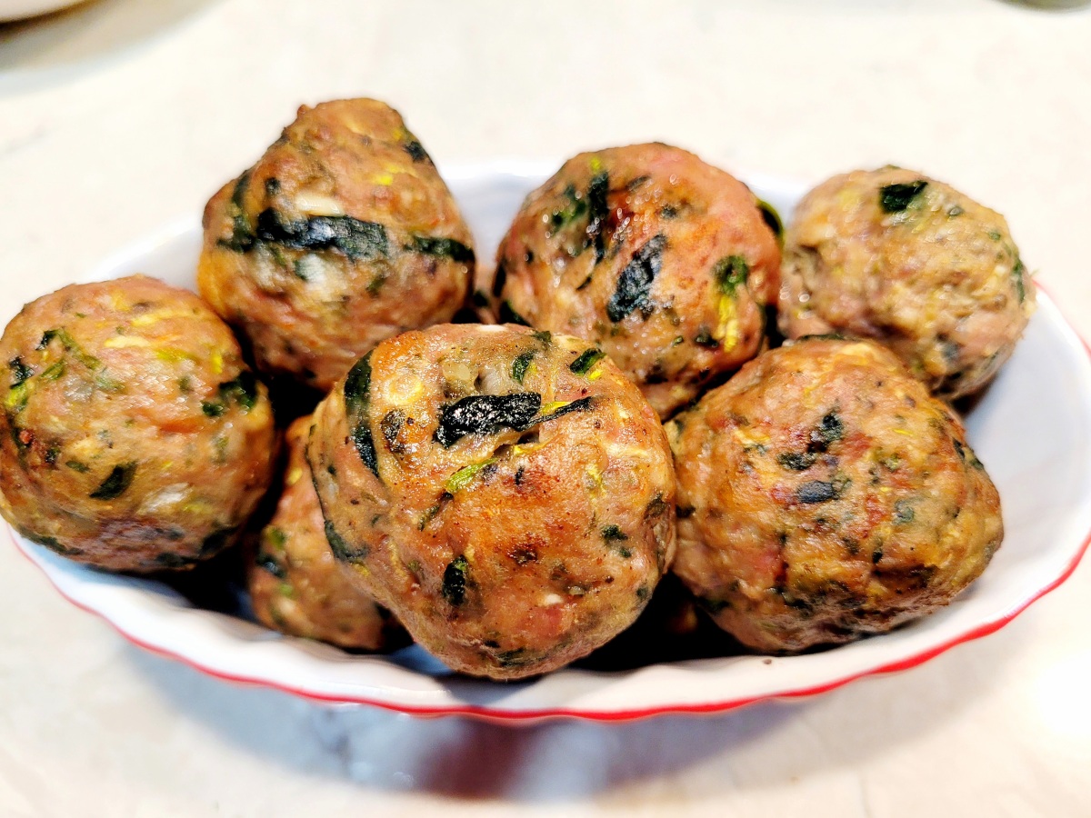 Juicy, lean Mediterranean Turkey Meatballs